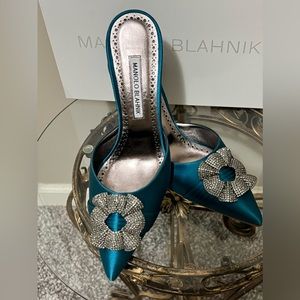NEW Manolo Blahnik Blue Salvora Crystal Embellished Teal Satin Mules Pumps Sz 9
